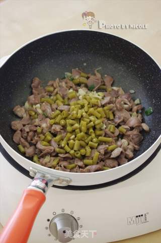 让人意犹未尽的酸 —— 增进食欲的酸豆角炒鸡胗的做法步骤:5