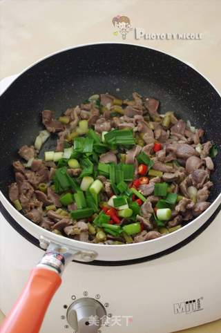 让人意犹未尽的酸 —— 增进食欲的酸豆角炒鸡胗的做法步骤:6