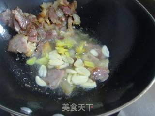 【湘菜】盐菜腊肉焖鱼干的做法步骤:9