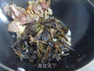 【湘菜】盐菜腊肉焖鱼干的做法步骤:10