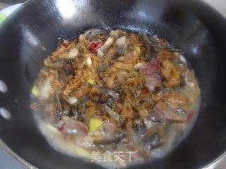 【湘菜】盐菜腊肉焖鱼干的做法步骤:13