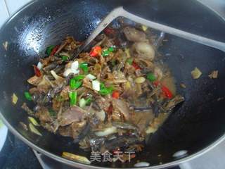 【湘菜】盐菜腊肉焖鱼干的做法步骤:15