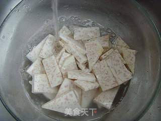 【湘菜】:腊肉炒老芋头的做法步骤:2