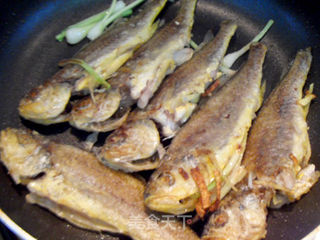 【湘菜】-------喝着啤酒吃着--甜辣黄鱼的做法步骤:5