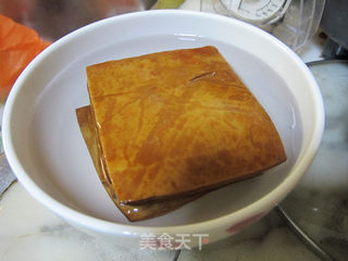 韭菜花炒香干的做法步骤：1