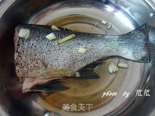 【徽菜】红烧鱼尾 (家常菜)的做法步骤:2