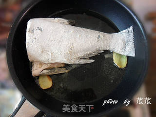 【徽菜】红烧鱼尾 (家常菜)的做法步骤:3
