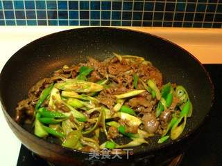 葱爆牛肉的做法步骤:8