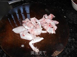 香菇田鸡的做法步骤：1