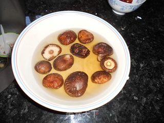 香菇田鸡的做法步骤：3