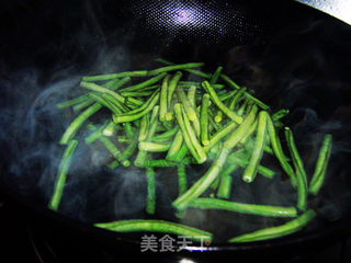 夏季小菜麻酱拌豇豆的做法步骤：3