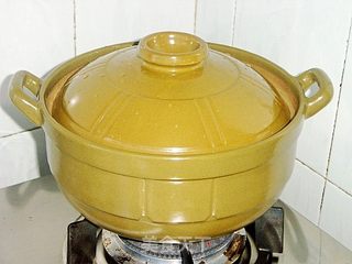 双雪杏仁瘦肉汤的做法步骤：4