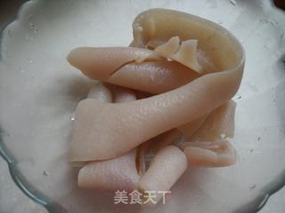 夏日里的爽口美容菜—水晶肉皮冻的做法步骤：4