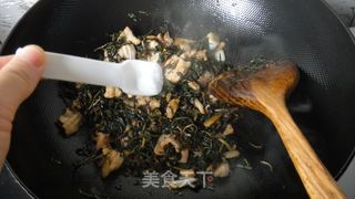 蒲公英炒肉片的做法步骤：9