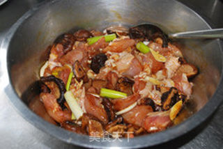 香菇蒸鸡肉的做法步骤：5