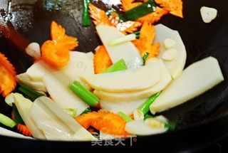 港式墨鱼羹的做法步骤:4
