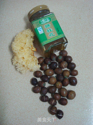 糖桂花鲜莲雪耳羹的做法步骤：1