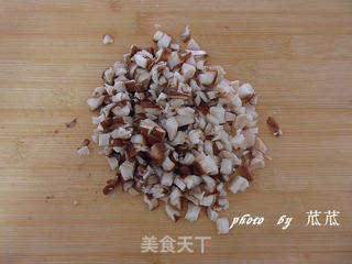 鸡肉丸子 (简单,美味)的做法步骤:4