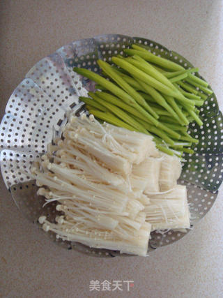 鲜黄花拌金针菇的做法步骤:2