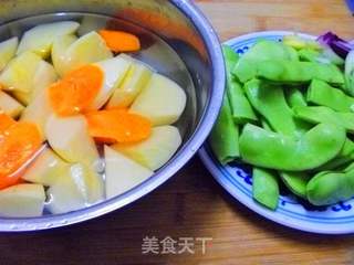 【家庭炖菜系列】营养简单的乱炖---土豆豆角鸡块乱炖的做法步骤：2