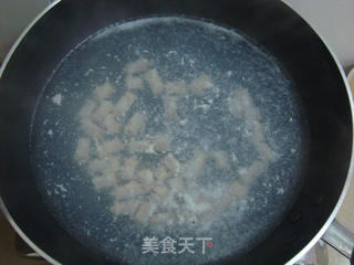 紫苏炒粉肠的做法步骤：3