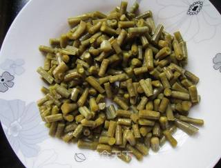 酸豆角炒鸡丁的做法步骤:2