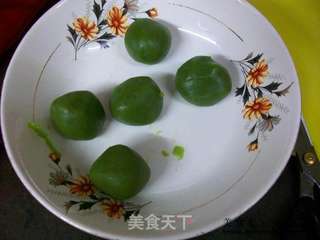 迎接中秋月饼热身@@黑白芝麻冰皮月饼的做法步骤:3