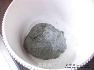 迎接中秋月饼热身@@黑白芝麻冰皮月饼的做法步骤:5