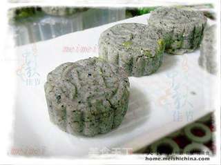 迎接中秋月饼热身@@黑白芝麻冰皮月饼的做法步骤:8
