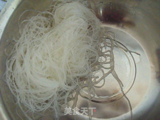 菠菜拌粉丝的做法步骤：1
