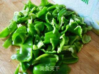 肉片炒青椒的做法步骤：2