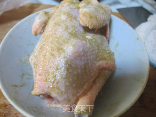 电饭锅版盐焗鸡的做法步骤:2
