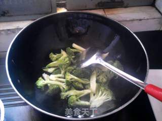 西兰花煎鸡蛋的做法步骤:6