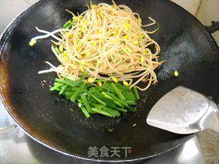 韭菜炒豆芽的做法步骤:7