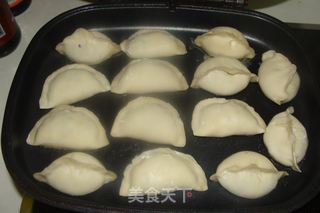 香菇虾肉水饺的做法步骤：4