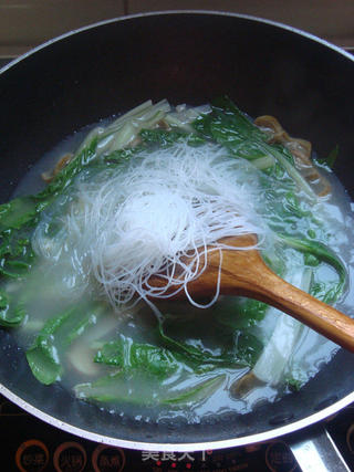 带子白菜汤粉的做法步骤:7