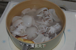 酸辣开胃的韩国泡菜炒墨鱼仔的做法步骤:4