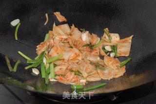 酸辣开胃的韩国泡菜炒墨鱼仔的做法步骤:8