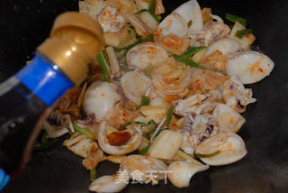 酸辣开胃的韩国泡菜炒墨鱼仔的做法步骤:11