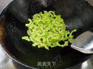 清火之苦瓜炒鸡蛋的做法步骤:6