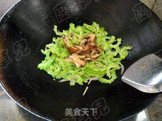 清火之苦瓜炒鸡蛋的做法步骤:7