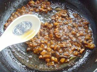 【炸酱面,花样做】:香菇肉酱面的做法步骤:11