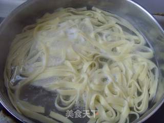 【炸酱面,花样做】:香菇肉酱面的做法步骤:13