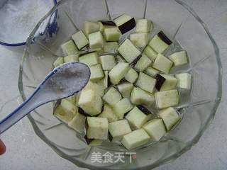 【炸酱面,花样做】:茄丁面的做法步骤:3