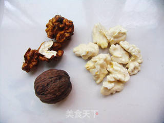 核桃爆虾仁的做法步骤：2