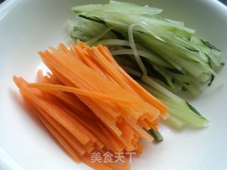 【炸酱面，花样做】---欣和豆酱，无敌好样【青豆炸酱面】的做法步骤：1