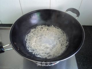 【炸酱面,花样做】---欣和豆酱,无敌好样【青豆炸酱面】的做法步骤:14