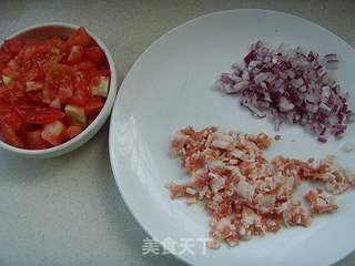 【炸酱面,花样做】:番茄炸酱面的做法步骤:2