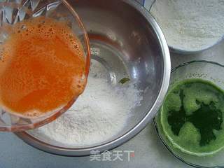 【炸酱面,花样做】:番茄炸酱面的做法步骤:3