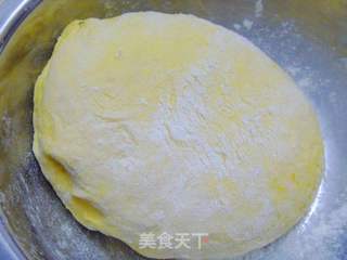 【简单制作的花样饼大全】双色南瓜薄饼的做法步骤：9